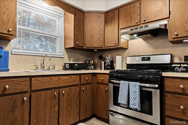 673 Winchester Avenue, Lincoln Park, MI 48146
