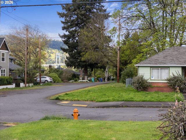 7645 N CRAWFORD St W, Portland, OR 97203