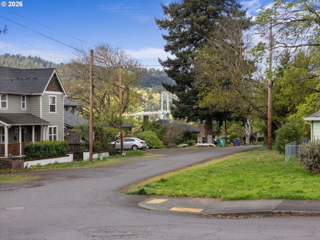 7645 N CRAWFORD St W, Portland, OR 97203