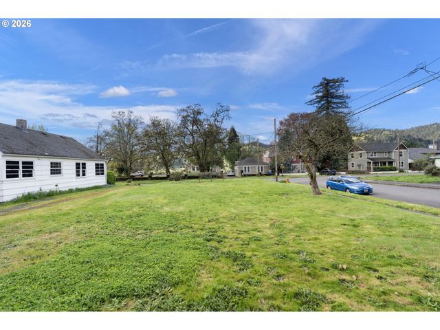 7645 N CRAWFORD St W, Portland, OR 97203