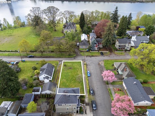 7645 N CRAWFORD St W, Portland, OR 97203
