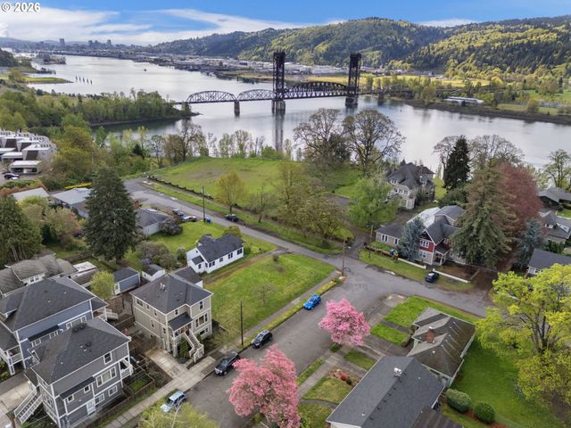 7645 N CRAWFORD St W, Portland, OR 97203