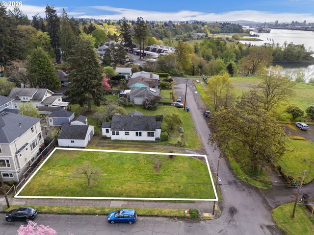 7645 N CRAWFORD St W, Portland, OR 97203