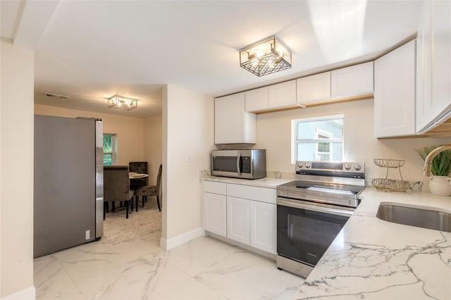 813 MAGNOLIA AVENUE, Holly Hill, FL 32117