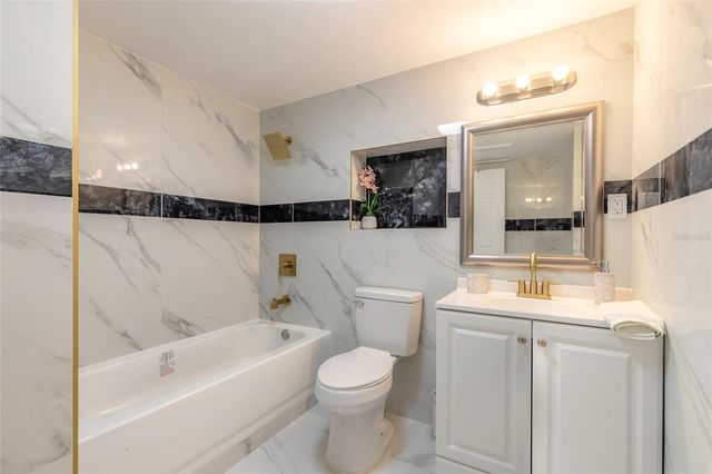 813 MAGNOLIA AVENUE, Holly Hill, FL 32117