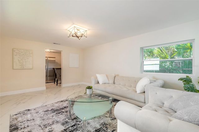 813 MAGNOLIA AVENUE, Holly Hill, FL 32117