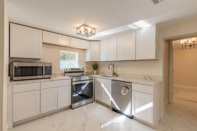 813 MAGNOLIA AVENUE, Holly Hill, FL 32117