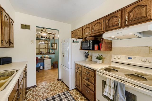 5400 Knox Avenue N, Brooklyn Center, MN 55430