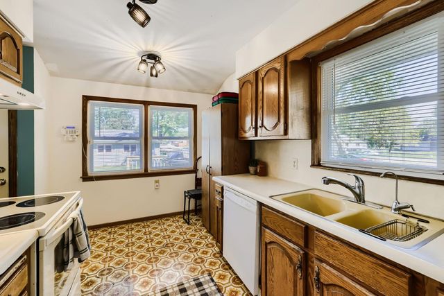 5400 Knox Avenue N, Brooklyn Center, MN 55430