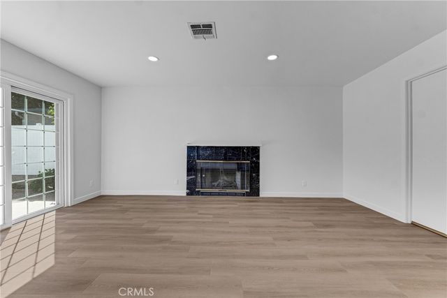 17706 Collins Street, Encino, CA 91316