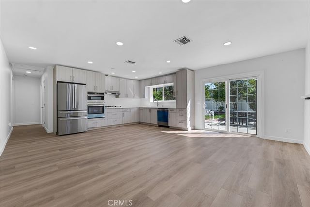 17706 Collins Street, Encino, CA 91316