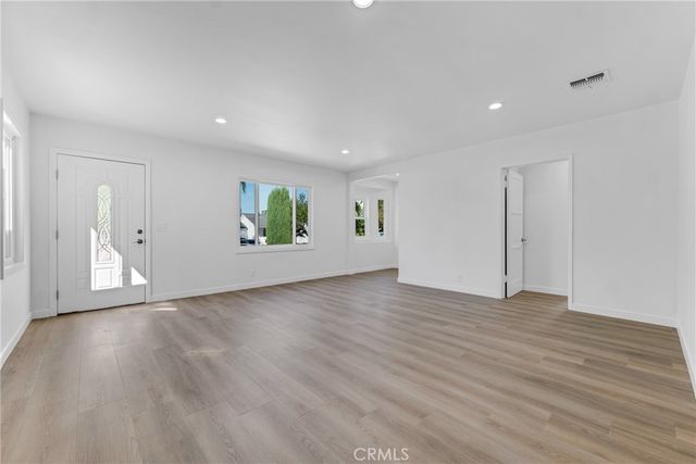 17706 Collins Street, Encino, CA 91316