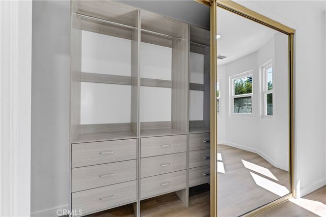17706 Collins Street, Encino, CA 91316