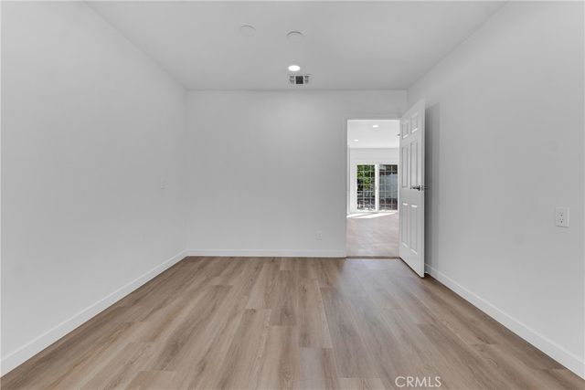 17706 Collins Street, Encino, CA 91316