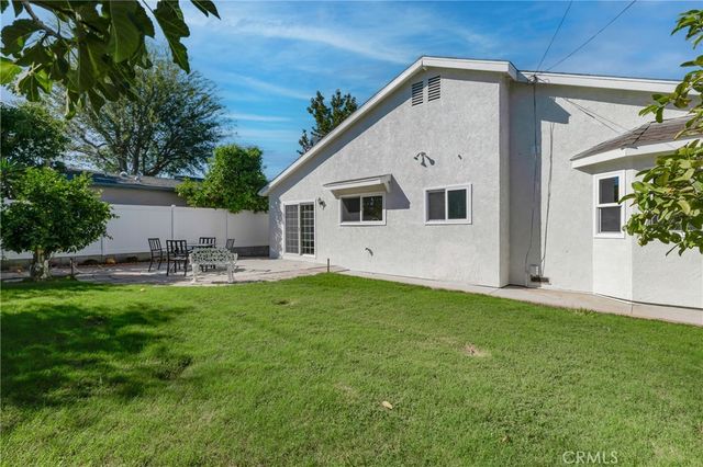 17706 Collins Street, Encino, CA 91316