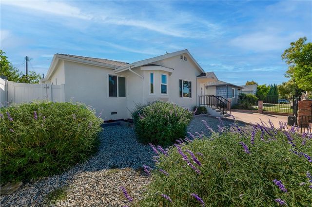 17706 Collins Street, Encino, CA 91316