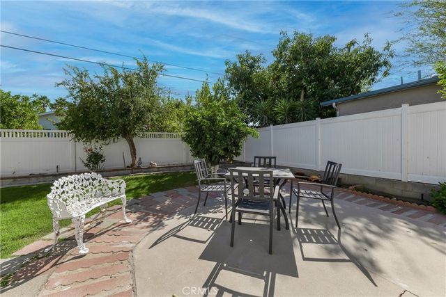 17706 Collins Street, Encino, CA 91316