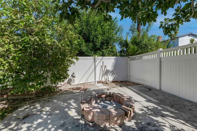 17706 Collins Street, Encino, CA 91316