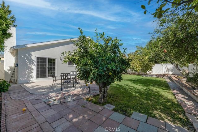17706 Collins Street, Encino, CA 91316