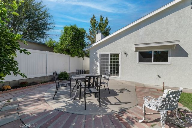 17706 Collins Street, Encino, CA 91316