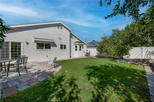 17706 Collins Street, Encino, CA 91316