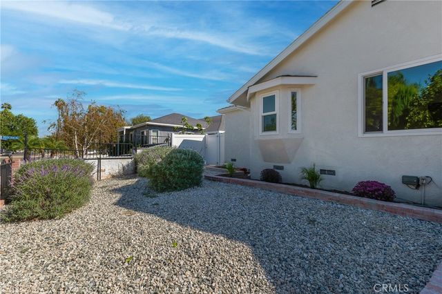 17706 Collins Street, Encino, CA 91316
