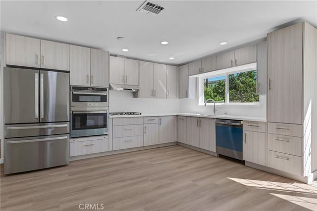 17706 Collins Street, Encino, CA 91316