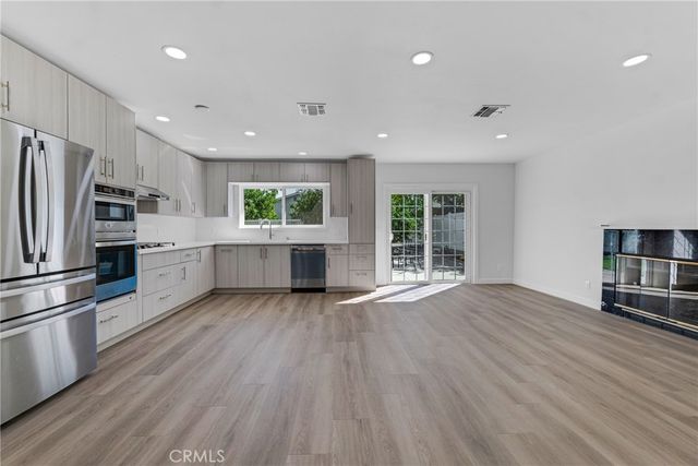 17706 Collins Street, Encino, CA 91316