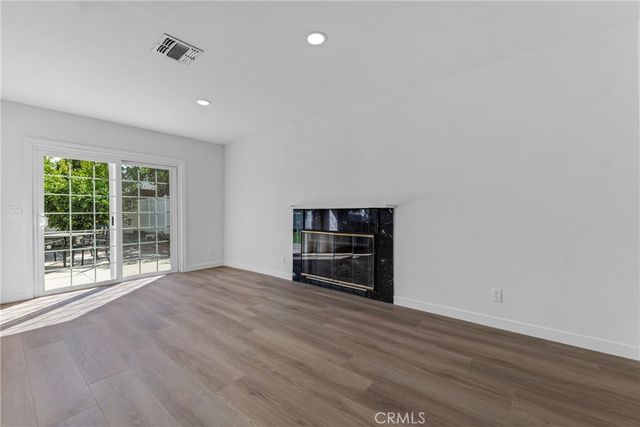 17706 Collins Street, Encino, CA 91316