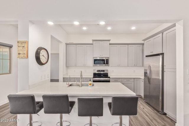1500 E WAHALLA Lane W11, Phoenix, AZ 85024