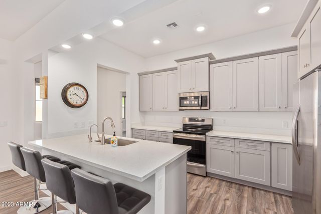 1500 E WAHALLA Lane W11, Phoenix, AZ 85024