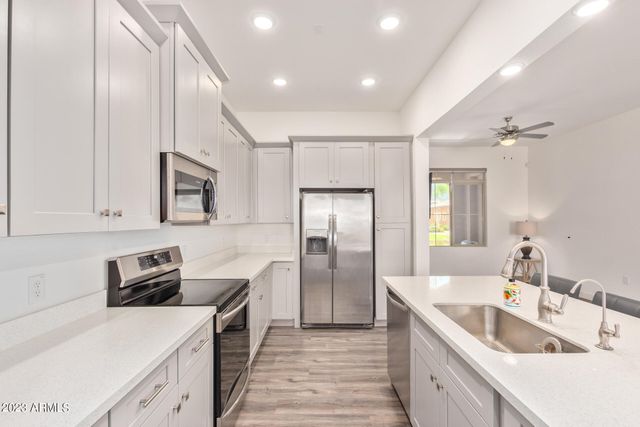 1500 E WAHALLA Lane W11, Phoenix, AZ 85024