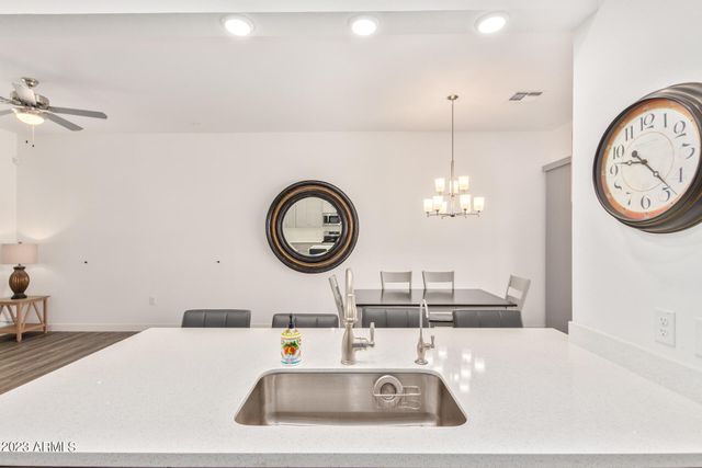 1500 E WAHALLA Lane W11, Phoenix, AZ 85024