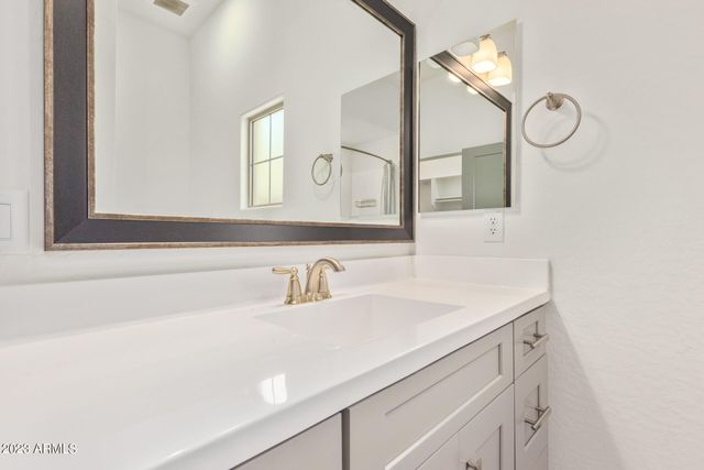 1500 E WAHALLA Lane W11, Phoenix, AZ 85024
