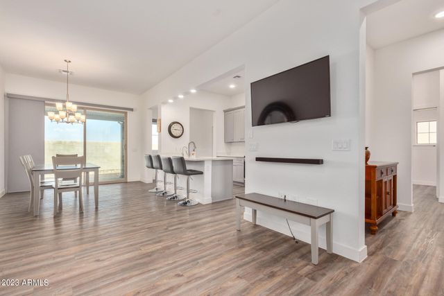 1500 E WAHALLA Lane W11, Phoenix, AZ 85024
