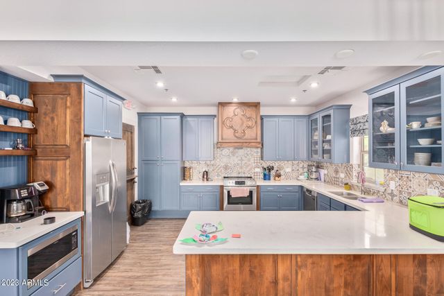 1500 E WAHALLA Lane W11, Phoenix, AZ 85024