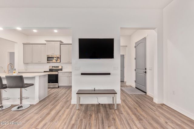 1500 E WAHALLA Lane W11, Phoenix, AZ 85024
