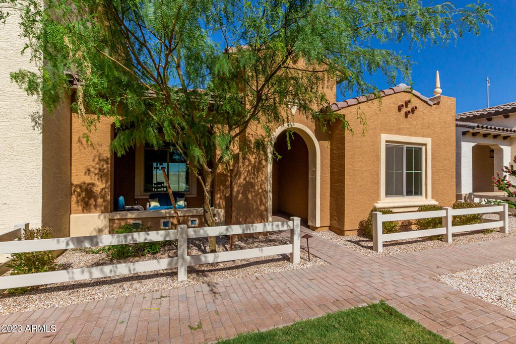 1500 E WAHALLA Lane W11, Phoenix, AZ 85024