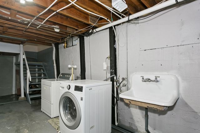 1046 N Crestway St, Wichita, KS 67208