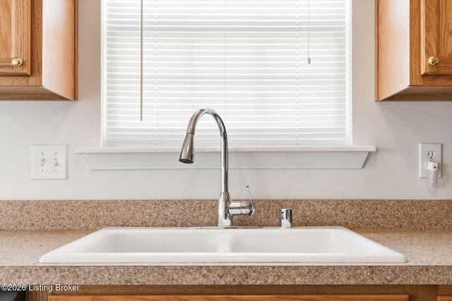 8411 Arbor Meadow Way, Louisville, KY 40228