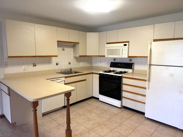 2 Roedean Drive A201, Nashua, NH 03063