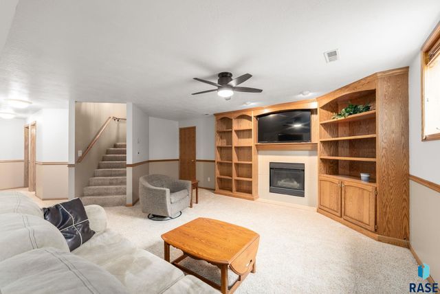 201 E 9th St Street, Crooks, SD 57020