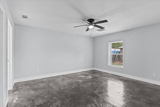 176 Fawn Dr, Webb, AL 36376