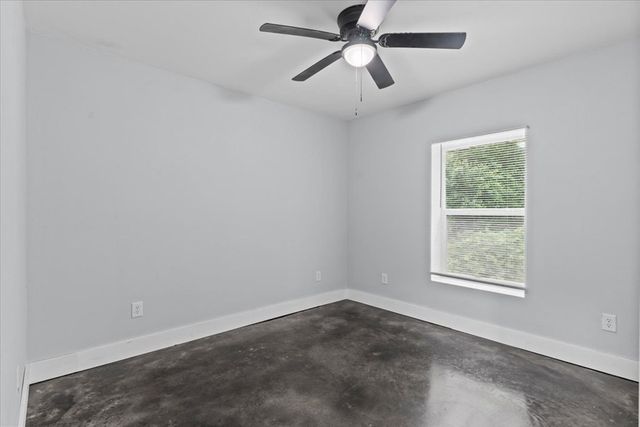 176 Fawn Dr, Webb, AL 36376