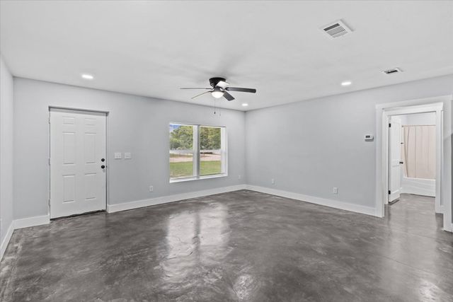 176 Fawn Dr, Webb, AL 36376
