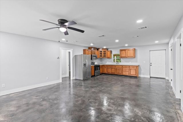 176 Fawn Dr, Webb, AL 36376