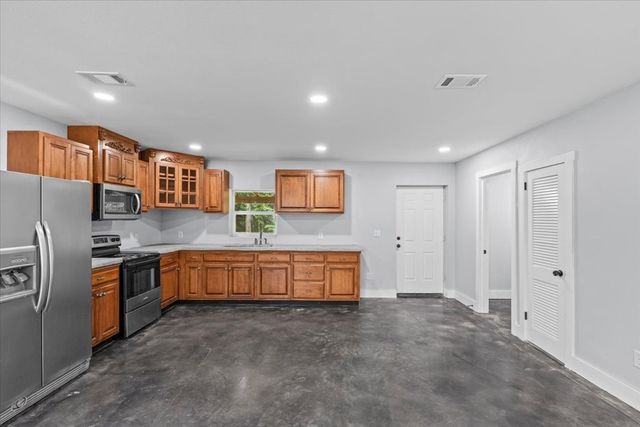 176 Fawn Dr, Webb, AL 36376