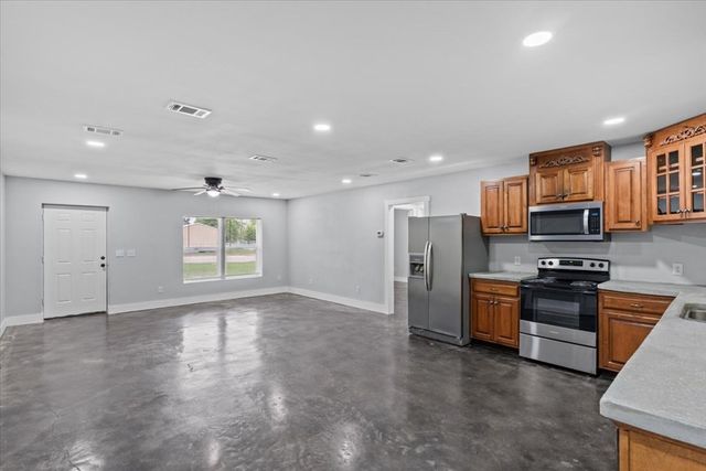 176 Fawn Dr, Webb, AL 36376