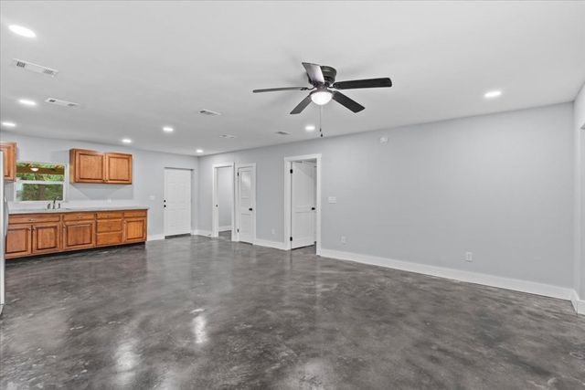 176 Fawn Dr, Webb, AL 36376
