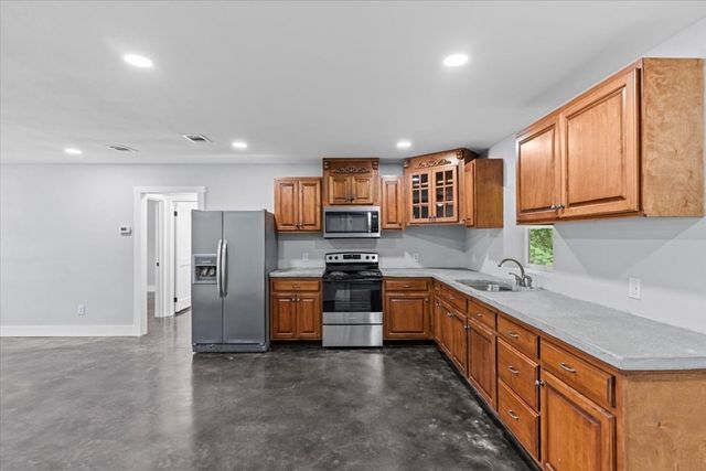176 Fawn Dr, Webb, AL 36376